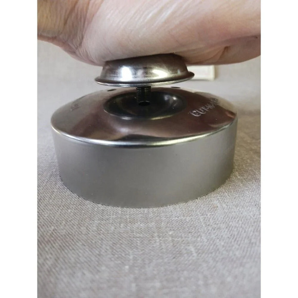 Vintage Pampered Chef Cut-N-Seal 3.5" Sandwich Cutter and Sealer W/Pamplet 1996 - Picture 5 of 9